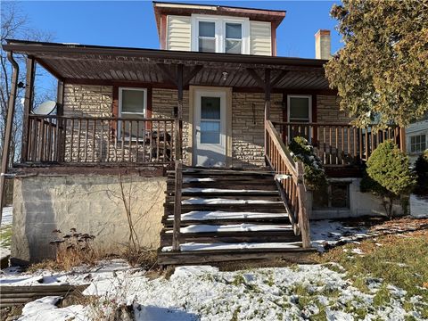 Photo of 922 Carbon Ave, Central City, PA 15926 (MLS # 1734966)