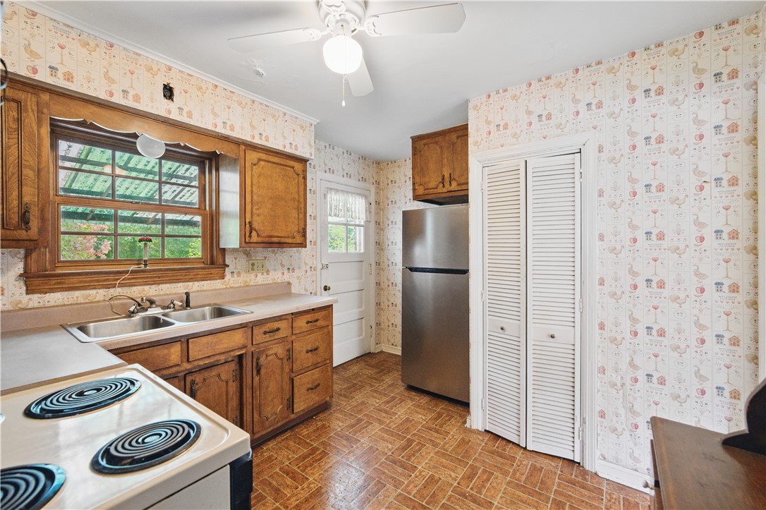 Bethel Park, Pennsylvania 15102, United States, 2 Bedrooms Bedrooms, ,2 BathroomsBathrooms,Residential,Contingent,148647