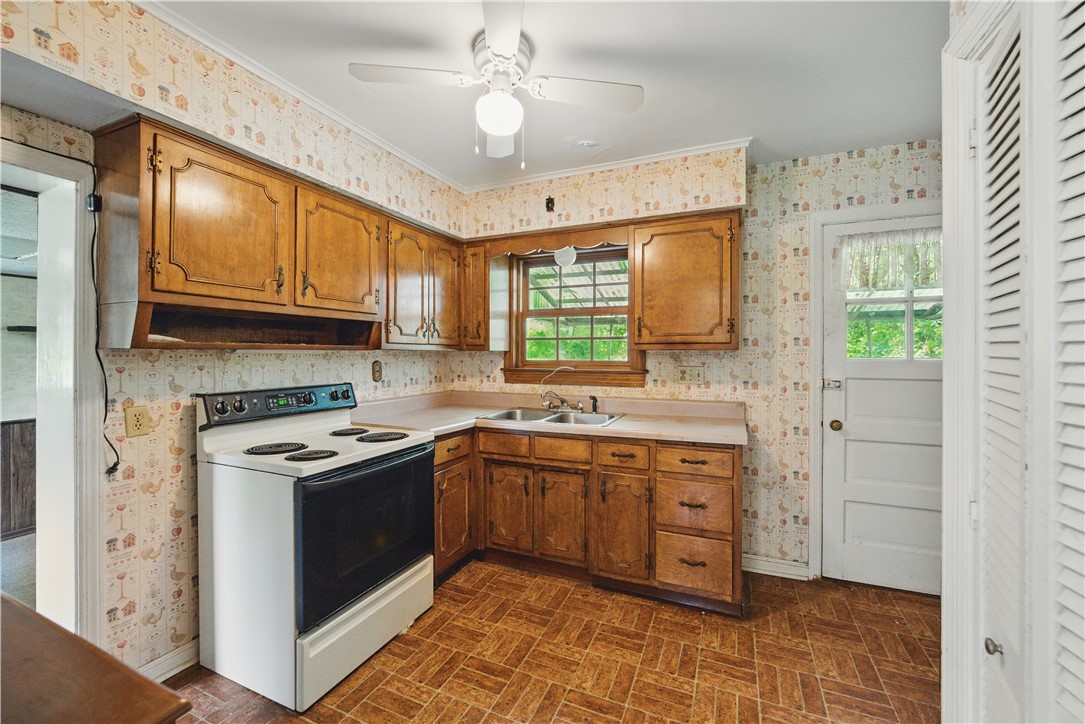 Bethel Park, Pennsylvania 15102, United States, 2 Bedrooms Bedrooms, ,2 BathroomsBathrooms,Residential,Contingent,148647