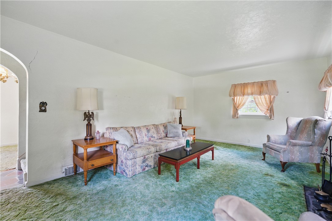 Bethel Park, Pennsylvania 15102, United States, 2 Bedrooms Bedrooms, ,2 BathroomsBathrooms,Residential,Contingent,148647