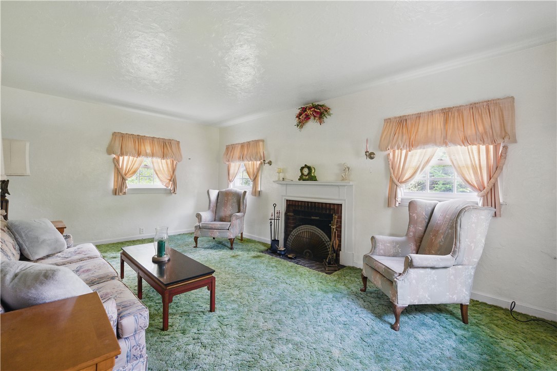 Bethel Park, Pennsylvania 15102, United States, 2 Bedrooms Bedrooms, ,2 BathroomsBathrooms,Residential,Contingent,148647