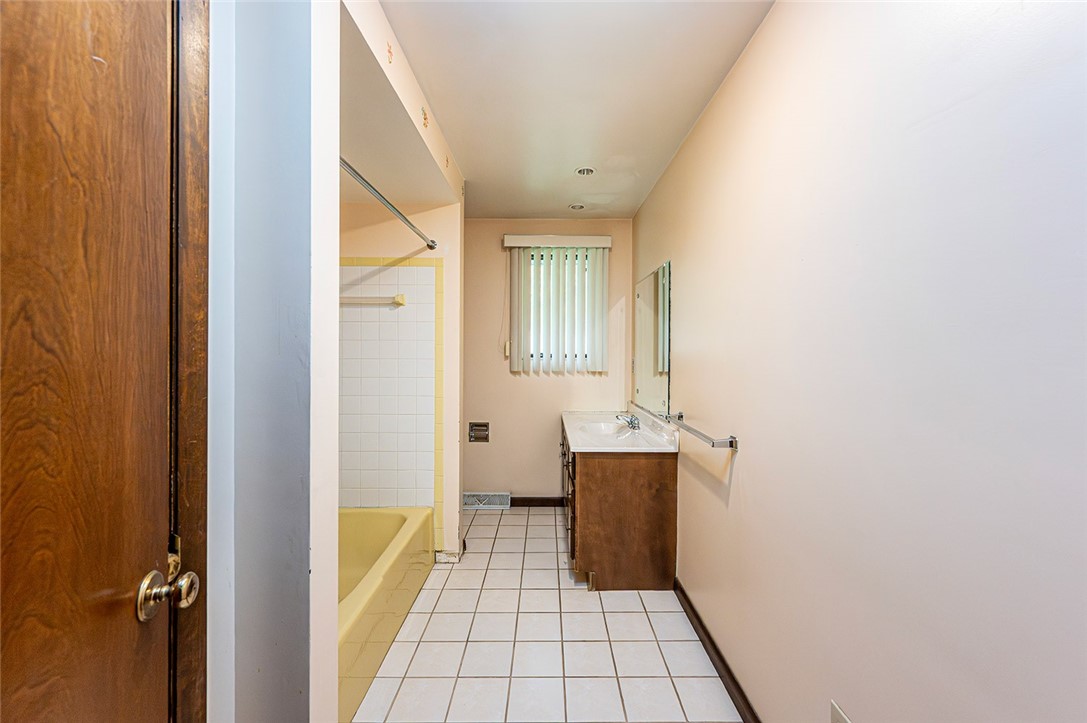 New Stanton, Pennsylvania 15672, United States, 3 Bedrooms Bedrooms, ,2 BathroomsBathrooms,Residential,Active,240191