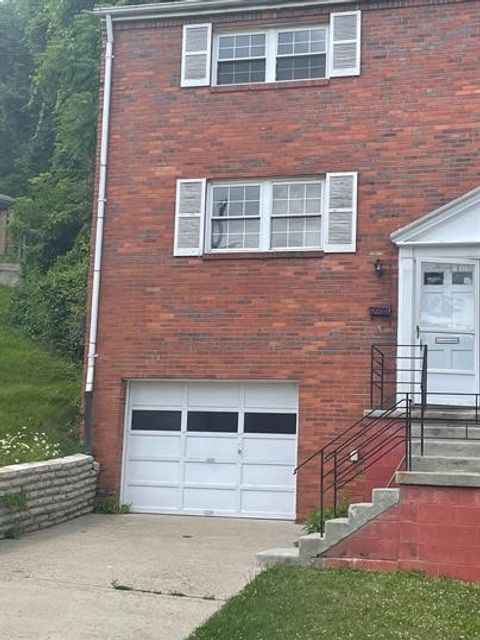 Photo of 577 Lucia Dr, Pittsburgh, PA 15221 (MLS # 1733363)