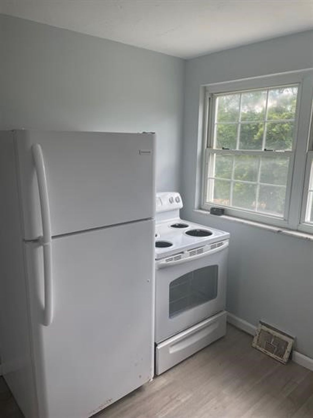 Photo of 577 Lucia Dr, Pittsburgh, PA 15221 (MLS # 1733363)