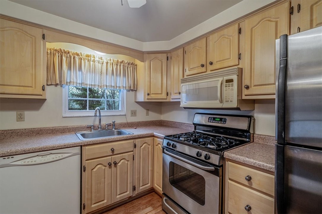 126 Heather Dr Dr, Monroeville, Pennsylvania image 9
