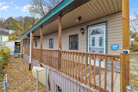 Photo of 10 Welsh Way, Pittsburgh, PA 15203 (MLS # 1731897)