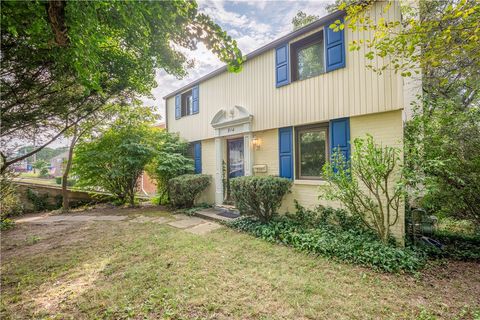 Photo of 914 Bower Hill Rd, Pittsburgh, PA 15243 (MLS # 1744248)