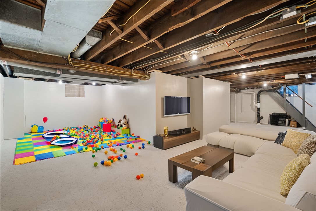 Bell Acres, Pennsylvania 15143, United States, 4 Bedrooms Bedrooms, ,4 BathroomsBathrooms,Residential,Active,18718