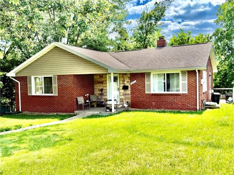 Photo of 213 Shackelford Dr, Monroeville, PA 15146 (MLS # 1758657)
