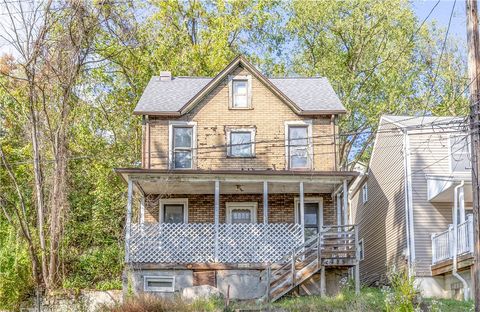 Photo of 633 Valley St, Oakmont, PA 15139 (MLS # 1724056)