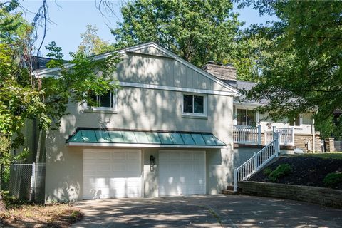 Photo of 116 Westchester Pl, Pittsburgh, PA 15215 (MLS # 1743660)