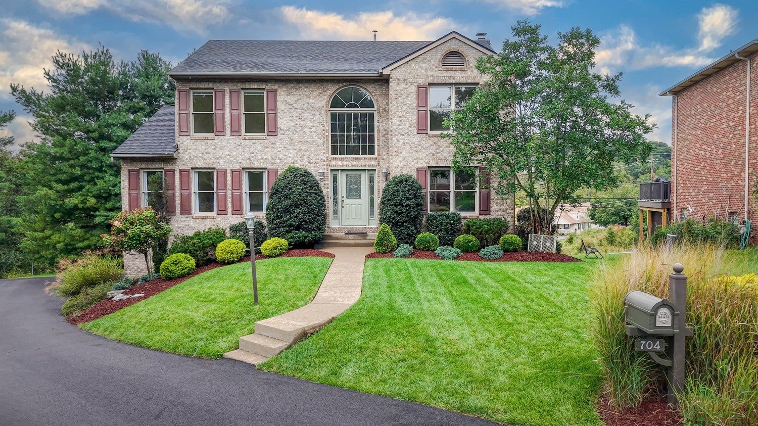 704 Red Barn Court