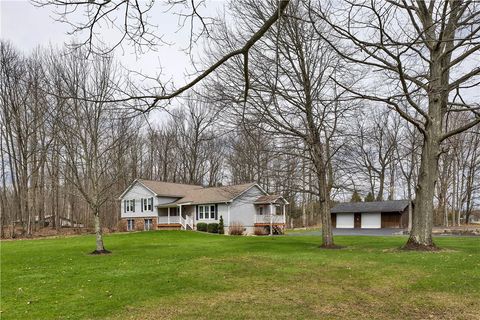 Photo of 10 N Gait Dr St, Grove City, PA 16127 (MLS # 1748560)