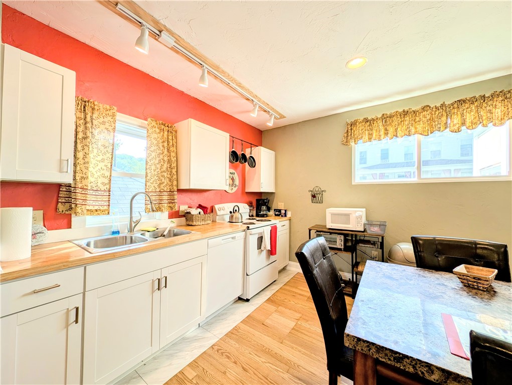 Ligonier Boro, Pennsylvania 15658, United States, 4 Bedrooms Bedrooms, ,2 BathroomsBathrooms,Residential,Active,181101