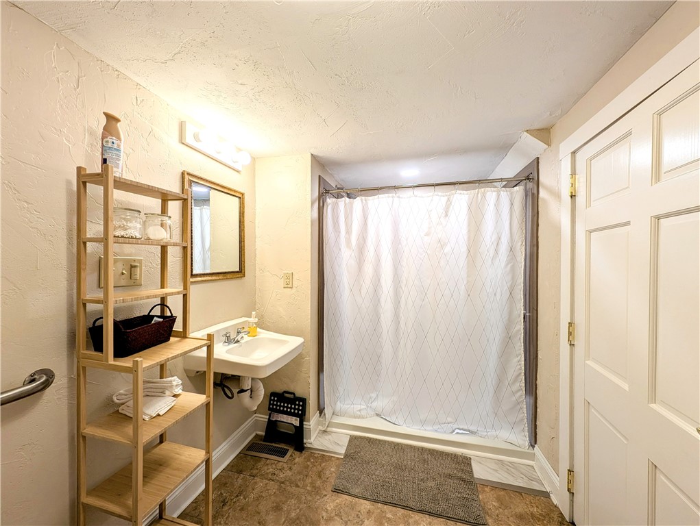 Ligonier Boro, Pennsylvania 15658, United States, 4 Bedrooms Bedrooms, ,2 BathroomsBathrooms,Residential,Active,181101