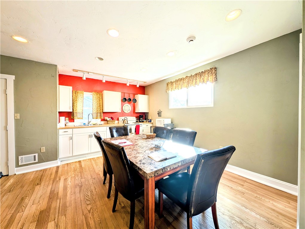 Ligonier Boro, Pennsylvania 15658, United States, 4 Bedrooms Bedrooms, ,2 BathroomsBathrooms,Residential,Active,181101