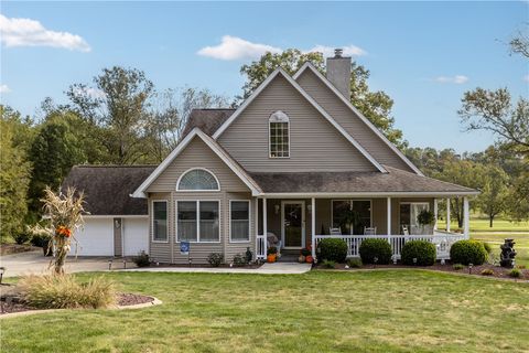 Photo of 3013 Woodfield Dr, Aliquippa, PA 15001 (MLS # 1724873)