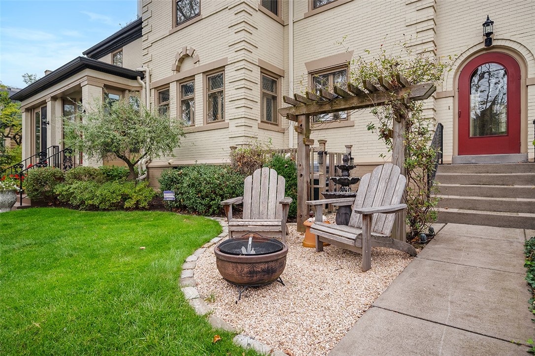 4 Colonial Pl