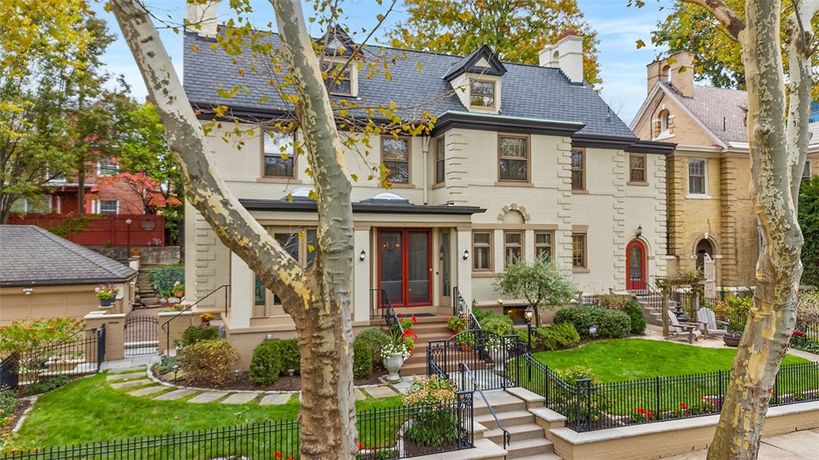 4 Colonial Pl