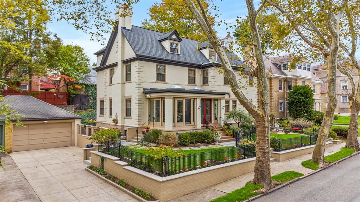 4 Colonial Pl
