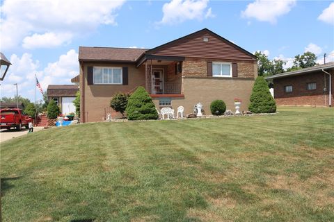 Photo of 555 Fairway St, Washington, PA 15301 (MLS # 1741734)
