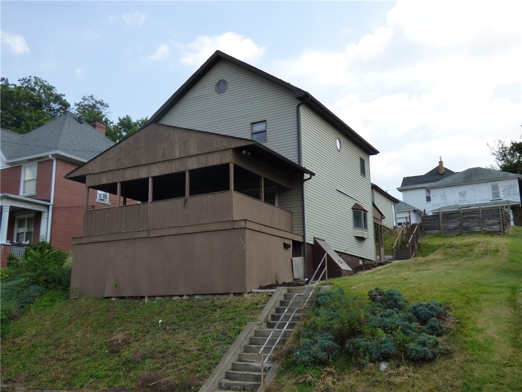 View Jeannette, PA 15644 house