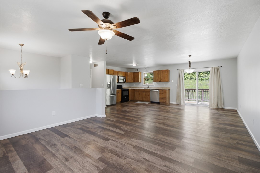 124 Debolt Ave