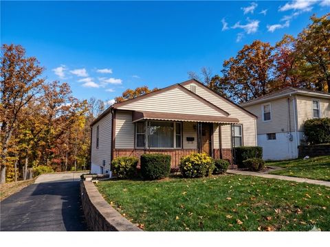 Photo of 420 Violet Dr, Lower Burrell, PA 15068 (MLS # 1745799)