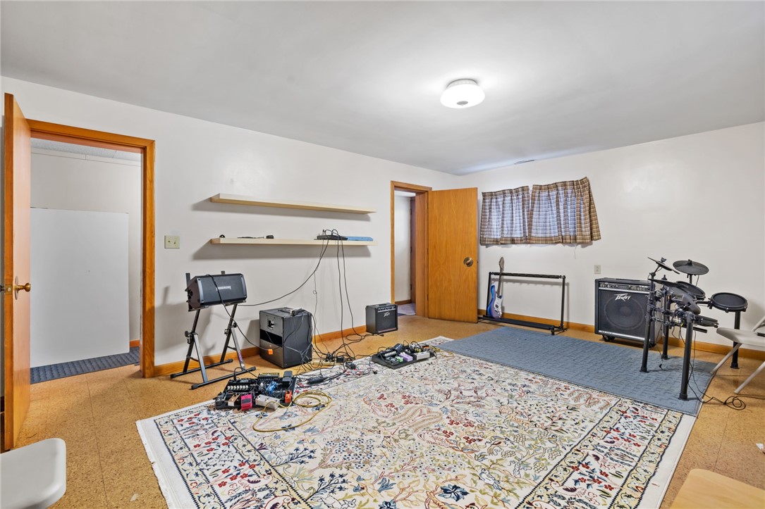 Neshannock Twp, Pennsylvania 16105, United States, 5 Bedrooms Bedrooms, ,4 BathroomsBathrooms,Residential,Active,6545