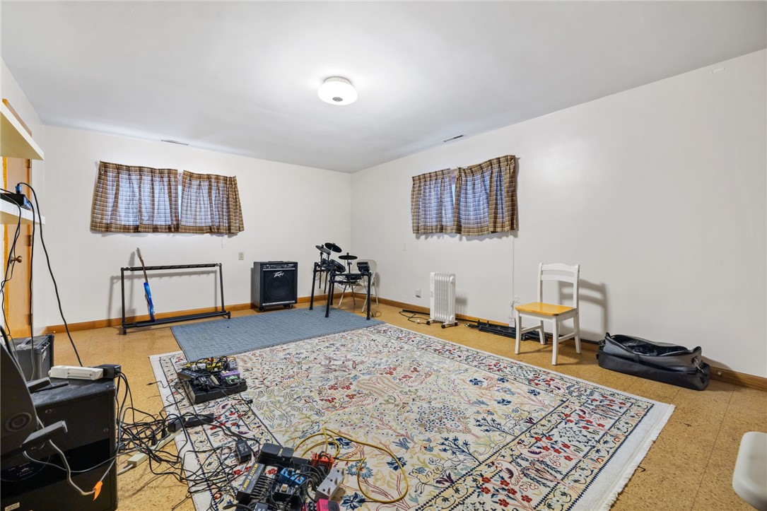 Neshannock Twp, Pennsylvania 16105, United States, 5 Bedrooms Bedrooms, ,4 BathroomsBathrooms,Residential,Active,6545