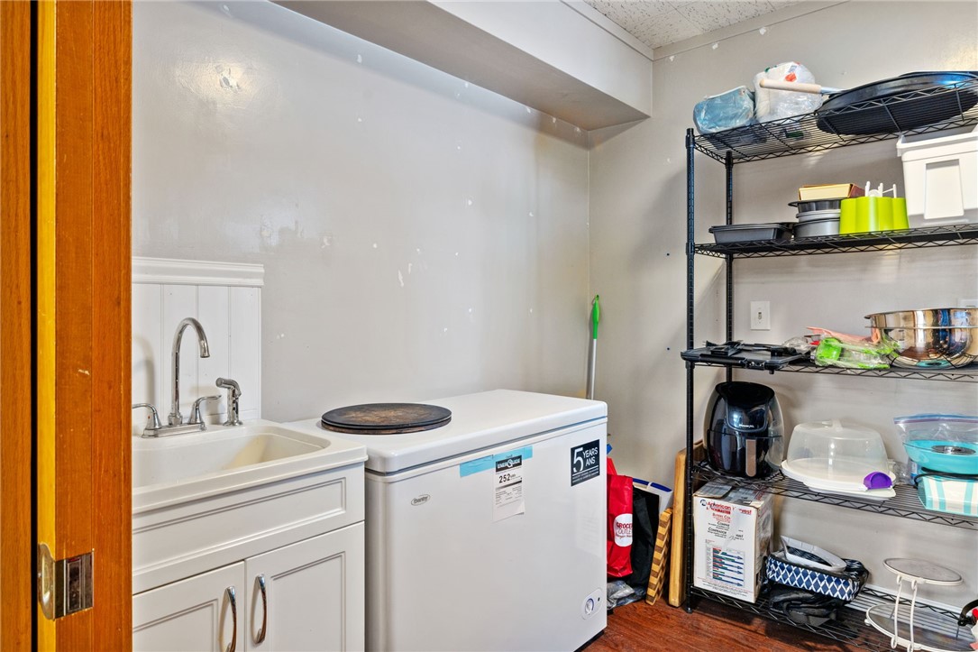 Neshannock Twp, Pennsylvania 16105, United States, 5 Bedrooms Bedrooms, ,4 BathroomsBathrooms,Residential,Active,6545