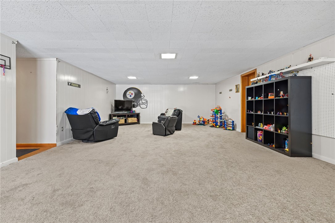 Neshannock Twp, Pennsylvania 16105, United States, 5 Bedrooms Bedrooms, ,4 BathroomsBathrooms,Residential,Active,6545