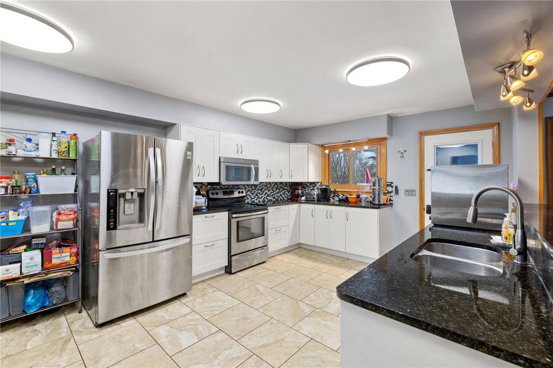 Neshannock Twp, Pennsylvania 16105, United States, 5 Bedrooms Bedrooms, ,4 BathroomsBathrooms,Residential,Active,6545