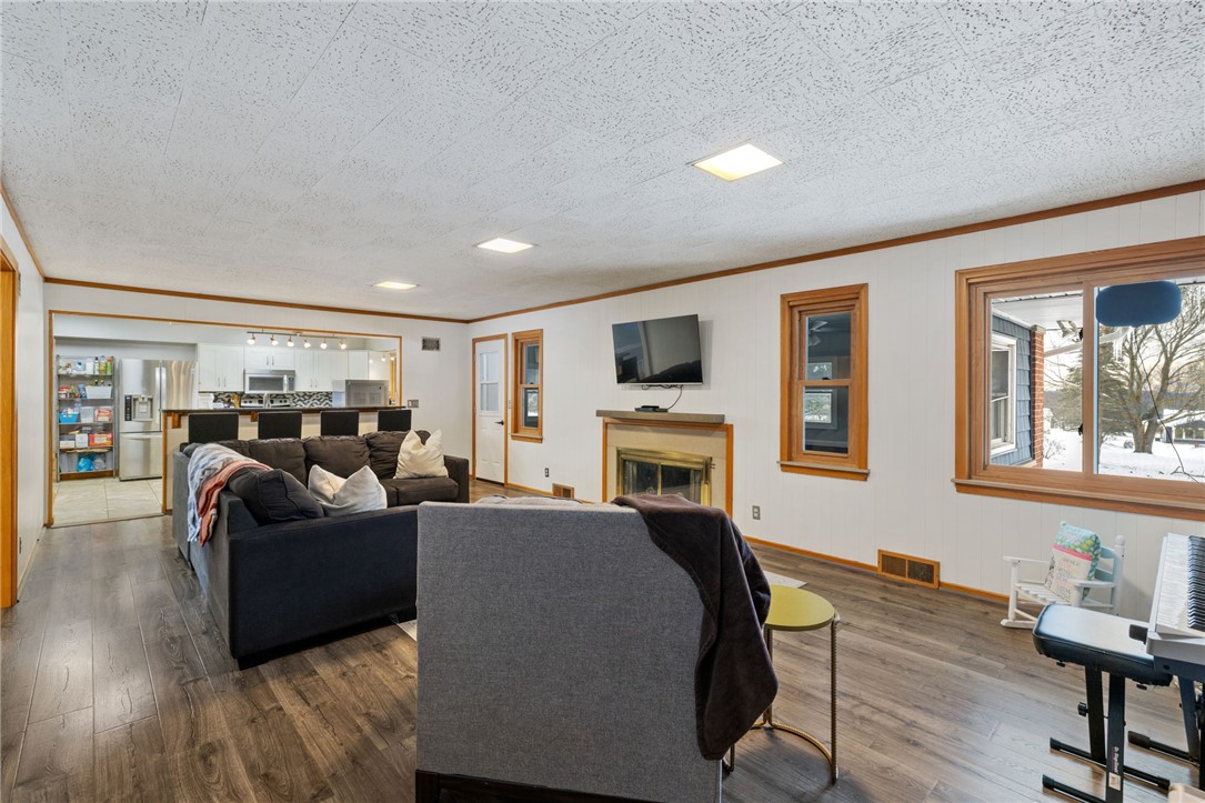 Neshannock Twp, Pennsylvania 16105, United States, 5 Bedrooms Bedrooms, ,4 BathroomsBathrooms,Residential,Active,6545