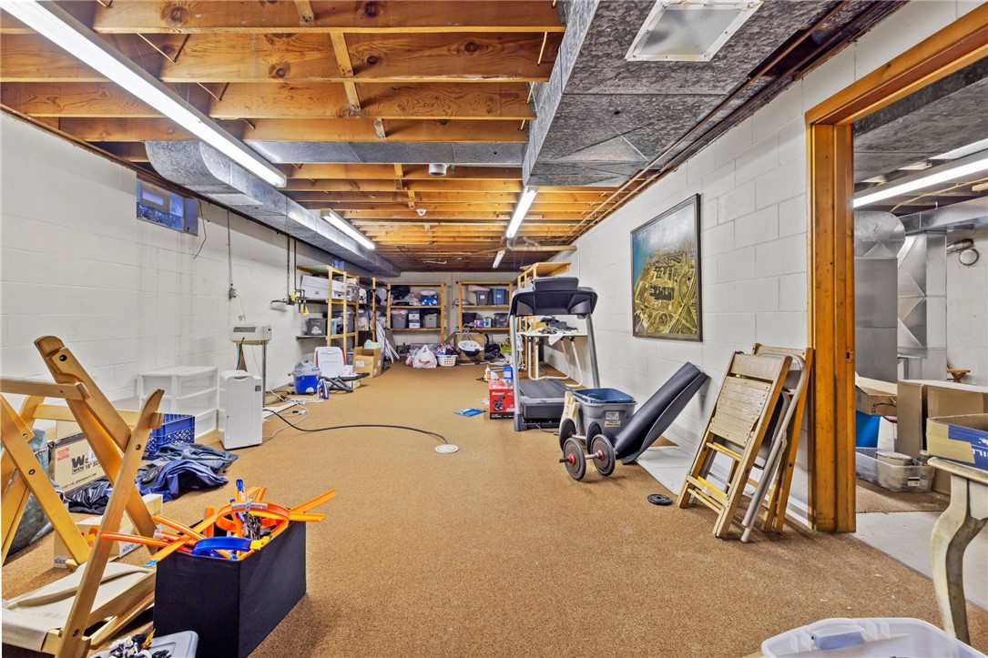 Neshannock Twp, Pennsylvania 16105, United States, 5 Bedrooms Bedrooms, ,4 BathroomsBathrooms,Residential,Active,6545