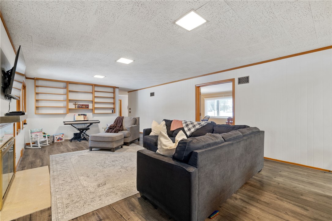 Neshannock Twp, Pennsylvania 16105, United States, 5 Bedrooms Bedrooms, ,4 BathroomsBathrooms,Residential,Active,6545