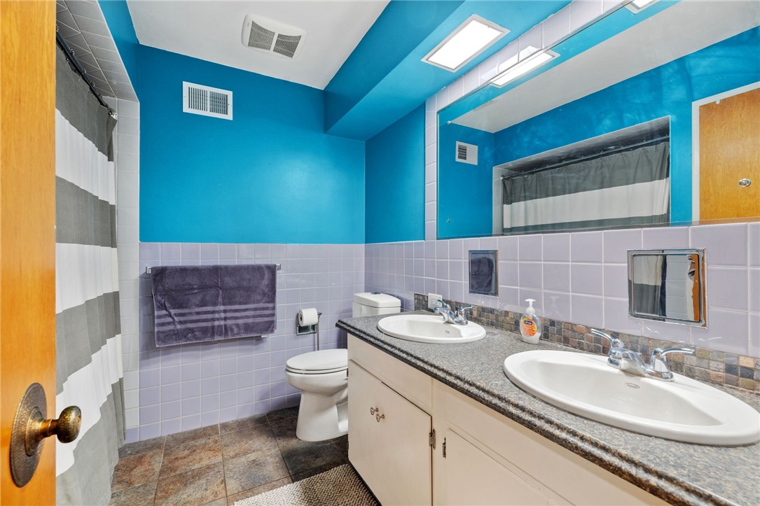 Neshannock Twp, Pennsylvania 16105, United States, 5 Bedrooms Bedrooms, ,4 BathroomsBathrooms,Residential,Active,6545