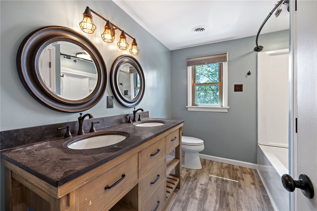 Moon/Crescent Twp, Pennsylvania 15108, United States, 4 Bedrooms Bedrooms, ,5 BathroomsBathrooms,Residential,Active,193537