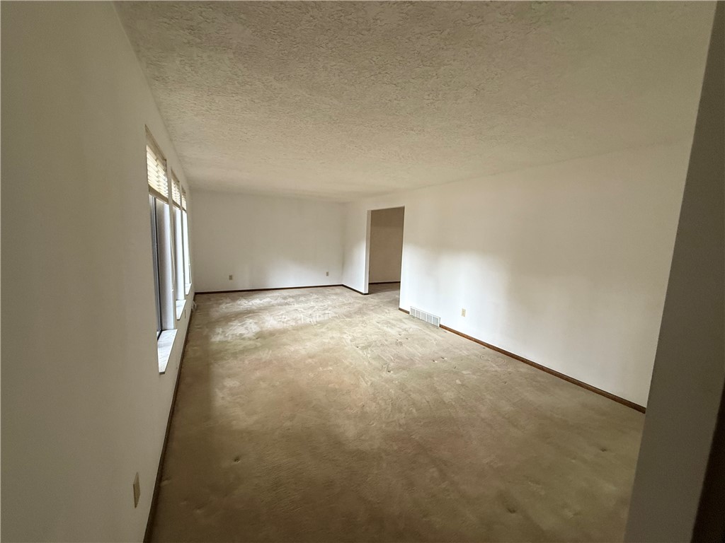 Murrysville, Pennsylvania 15668, United States, 4 Bedrooms Bedrooms, ,3 BathroomsBathrooms,Residential,Contingent,236669