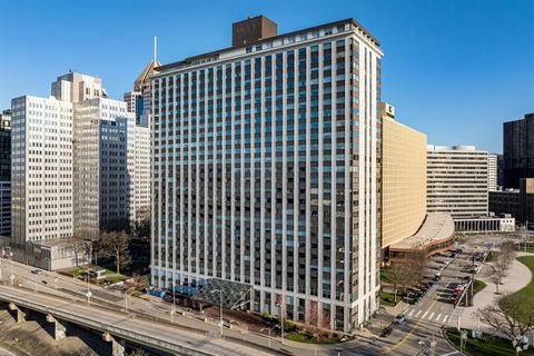 Photo of 320 Fort Duquesne Blvd #14 O, Pittsburgh, PA 15222 (MLS # 1729124)