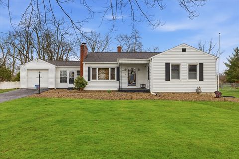 Photo of 413 Summit View Dr, New Castle, PA 16105 (MLS # 1747371)