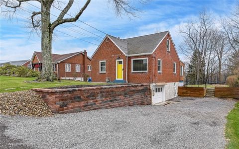 Photo of 3900 Bonita Dr, Allison Park, PA 15101 (MLS # 1745133)