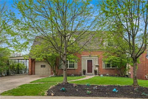 Photo of 1152 Pinewood Dr, Pittsburgh, PA 15243 (MLS # 1748798)