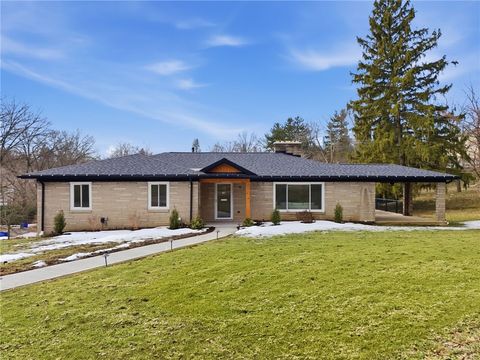 Photo of 954 Lakemont Dr, Pittsburgh, PA 15243 (MLS # 1740669)