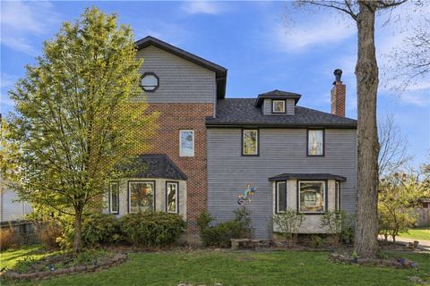 Photo of 116 S Pasadena Dr, Pittsburgh, PA 15215 (MLS # 1747879)