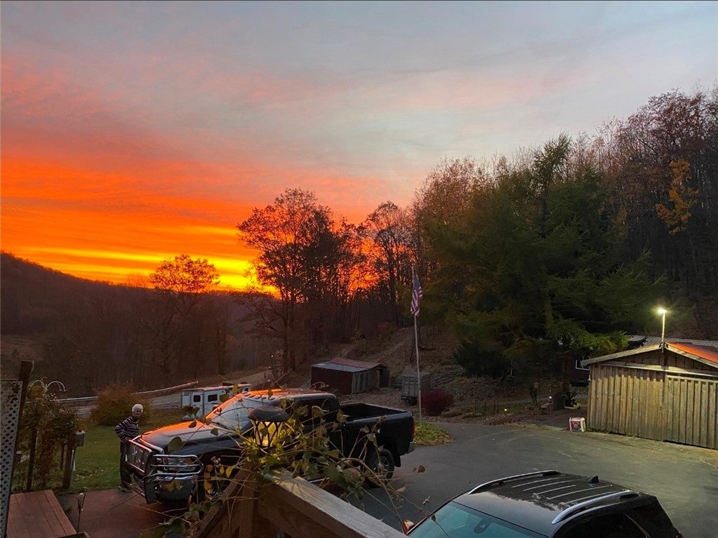 621 Looker Mountain Trail