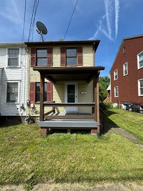 Photo of 929 Vankirk St #1, Clairton, PA 15025 (MLS # 1725820)
