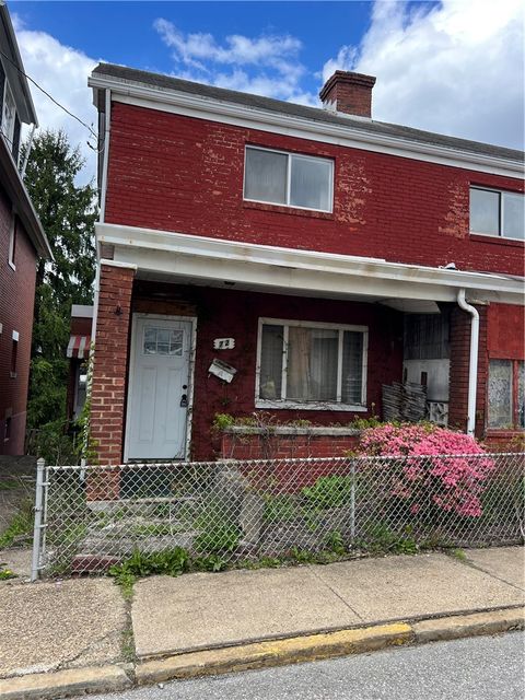 Photo of 72 Harlem Ave, Mc Kees Rocks, PA 15136 (MLS # 1752583)