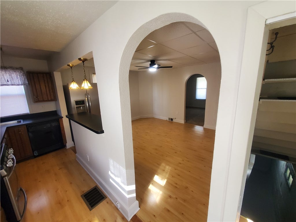 171 James St