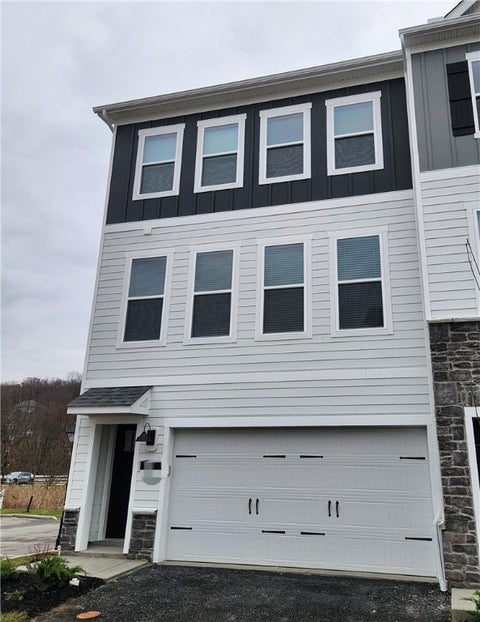 Townhouse For Sale - 411 Harmon Court Ct #40<br/> McCandless, PA 15090